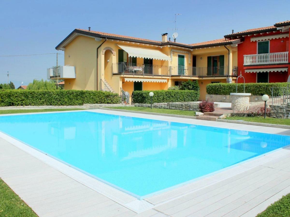 Small Residence Of Only 18 Apartments With Swimming Pool Лацизе Экстерьер фото